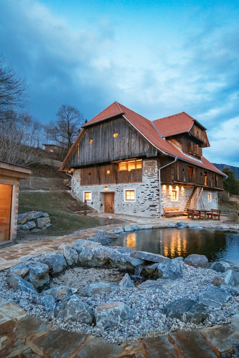 Kaiser Chalet mit Sauna am Abend  | © Urlaub am Bauernhof Kärnten / Daniel Gollner