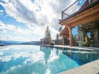 Infinity Pool auf der BienenAlm  | © Urlaub am Bauernhof Steiermark / Daniel Gollner