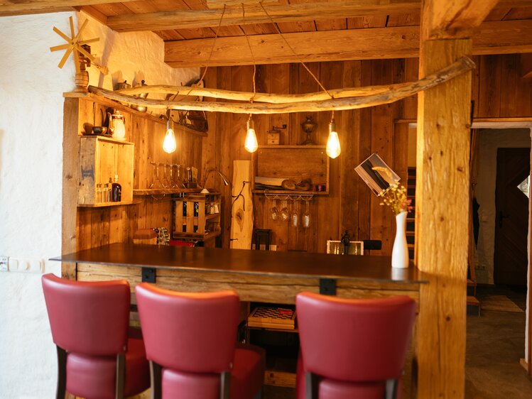 Indoor Bar in der BienenALm in der Steiermark | © Urlaub am Bauernhof Steiermark / Daniel Gollner