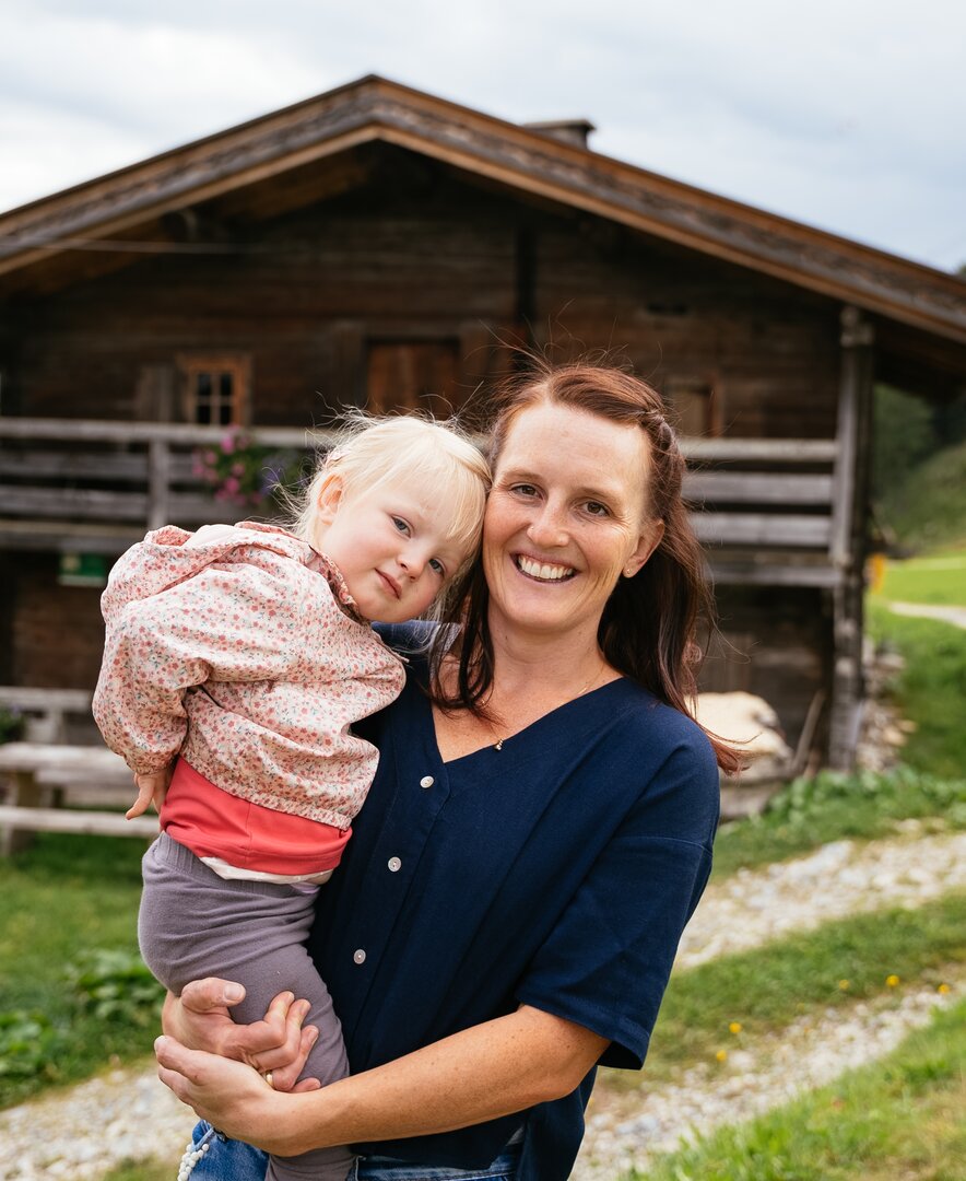 Frau mit Kind | © Urlaub am Bauernhof Tirol / Daniel Gollner 