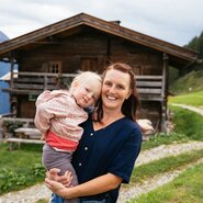 Frau mit Kind | © Urlaub am Bauernhof Tirol / Daniel Gollner 