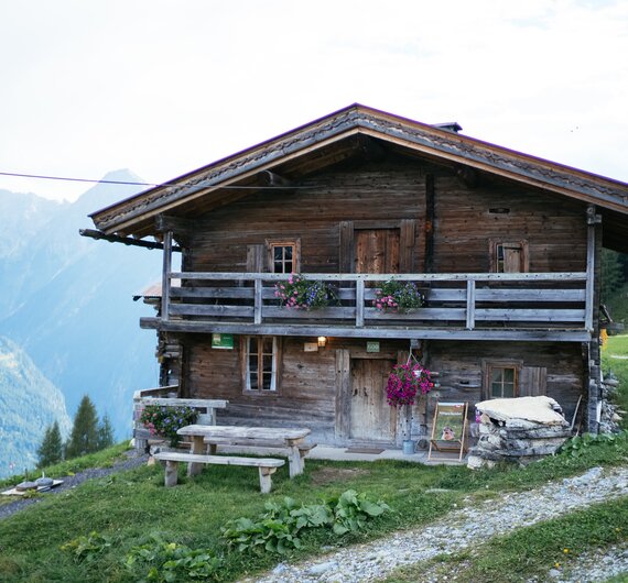 Grubenbauernhütte von außen | © Urlaub am Bauernhof Tirol / Daniel Gollner 