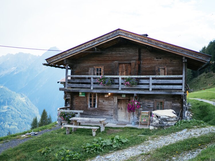 Grubenbauernhütte von außen | © Urlaub am Bauernhof Tirol / Daniel Gollner 