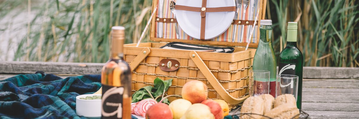 Picknickkorb im Freien | © Urlaub am Bauernhof Burgenland / Julia Reiterics 