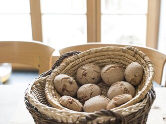 Selbstgemachte Emmerweckerl | © Urlaub am Bauernhof Burgenland / Melanie Limbeck