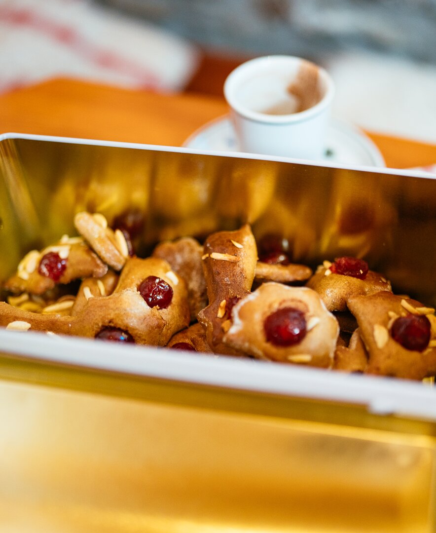 Fertig gebackene Lebkuchen in der Keksdose | © Daniel Gollner/ Urlaub am Bauernhof Kärnten