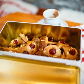 Fertig gebackene Lebkuchen in der Keksdose | © Daniel Gollner/ Urlaub am Bauernhof Kärnten