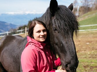 Frau mit Pferd | © Urlaub am Bauernhof Kärnten / Daniel Gollner