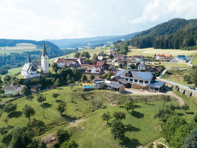 Bauernhof Lacknerhof in der Ortschaft | © Urlaub am Bauernhof / Daniel Gollner