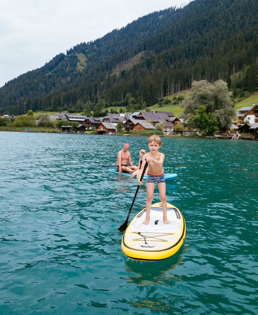 Kinder am Stand-Up Paddle am See | © Urlaub am Bauernhof Kärnten / Daniel Gollner