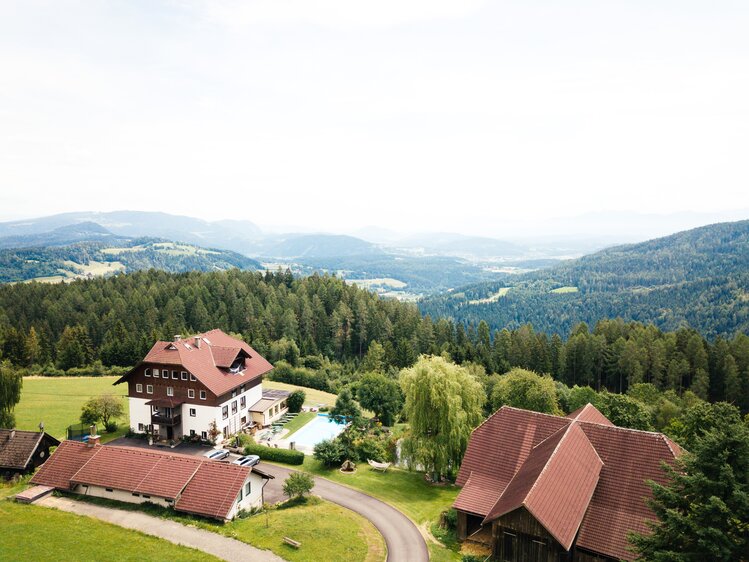 Hof von oben | © Urlaub am Bauernhof Kärnten / Daniel Gollner