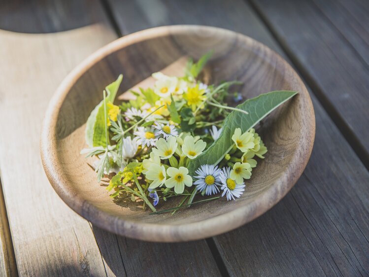 Frühlingsblumen in Schale | © Urlaub am Bauernhof Österreich