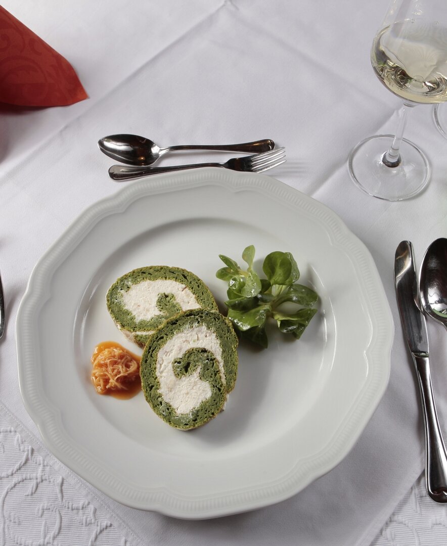 Spinatroulade mit Marillenkren | © Aufreiter Weinhof & Marillengut / Nikolaus Korab