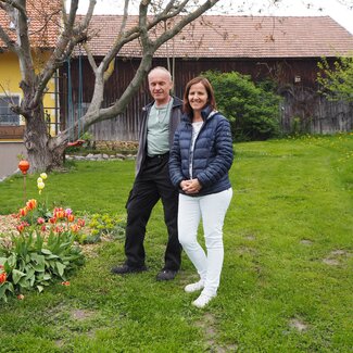 Familie Gnant im Garten | © Urlaub am Bauernhof Niederösterreich / Elena Paschinger / www.creativelena.com