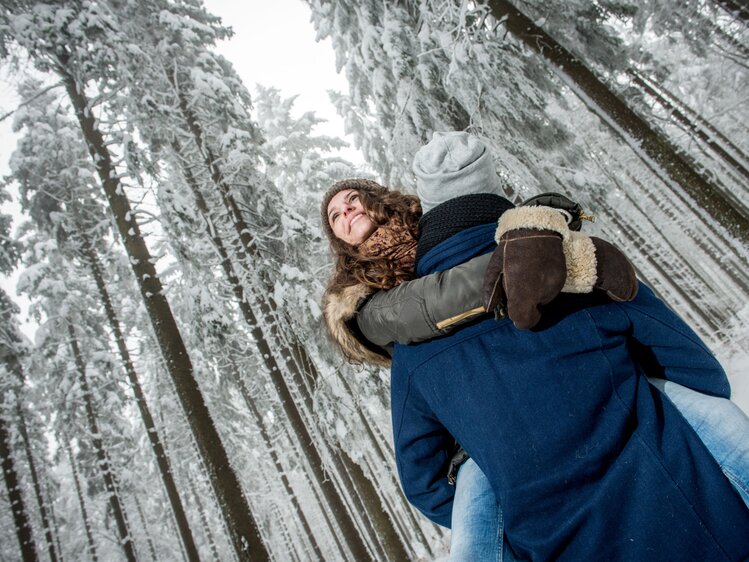 Paar beim Winterwandern im Waldviertel | © Waldviertel Tourismus | Studio Kerschbaum