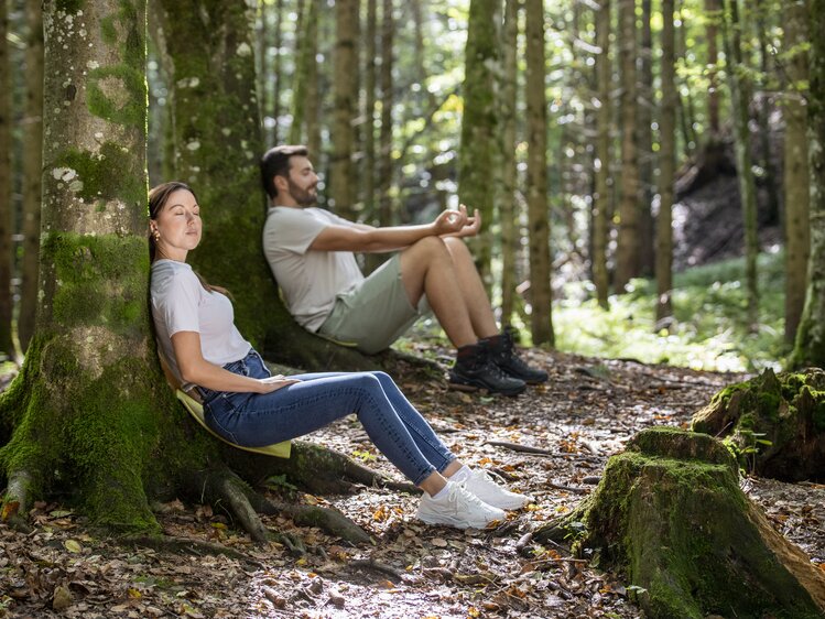 Paar beim Waldbaden | © Urlaub am Bauernhof Oberösterreich / puremotions photography