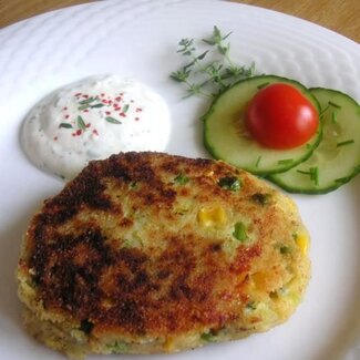 Gemüselaibchen angerichtet mit Gurken und Joghurtdip | © Urlaub am Bauernhof Oberösterreich / LK OÖ