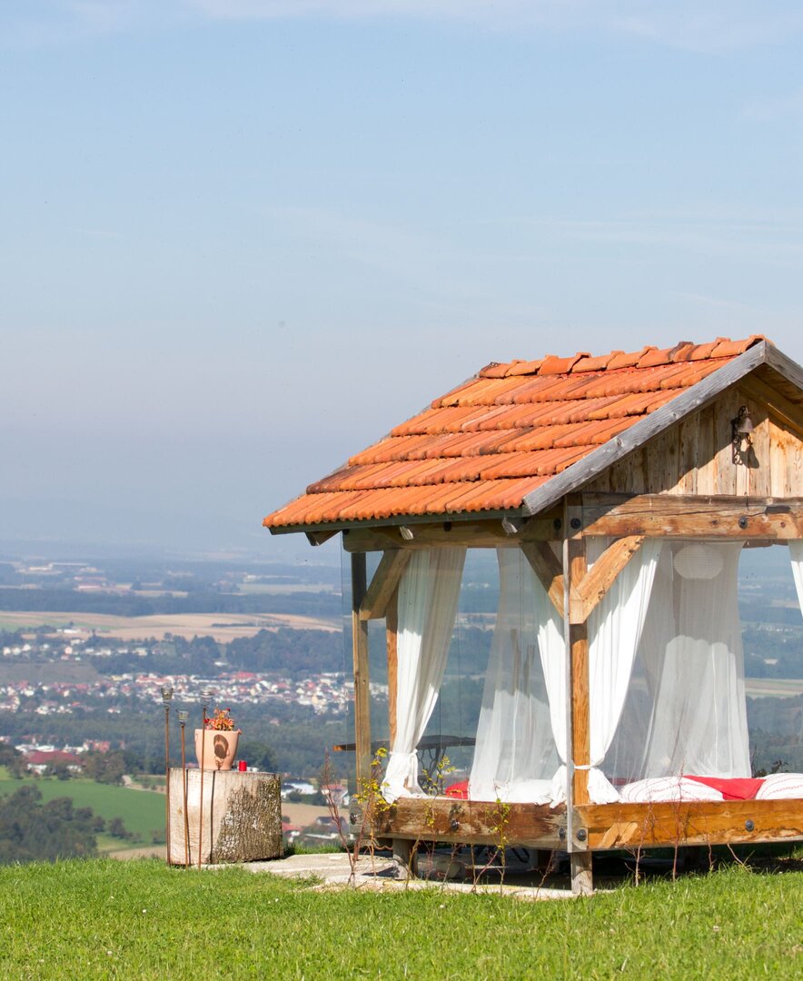 Panoramabett am Hochhubergut in Aschach/Steyr, Nationalparkregion Kalkalpen | © Urlaub am Bauernhof Oberösterreich / Daniel Gollner