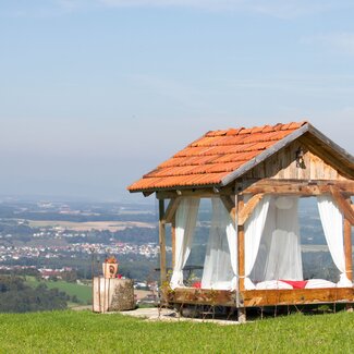 Panoramabett am Hochhubergut in Aschach/Steyr, Nationalparkregion Kalkalpen | © Urlaub am Bauernhof Oberösterreich / Daniel Gollner