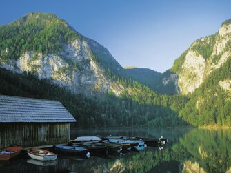 Blick auf den Gleinkersee mit Bootshütte und Booten im Vordergrund, Nationalparkregion Kalkalpen | © Oberösterreich Tourismus GmbH / Popp