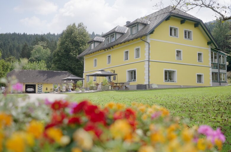 Blumen vor Haus | © Urlaub am Bauernhof / Daniel Gollner