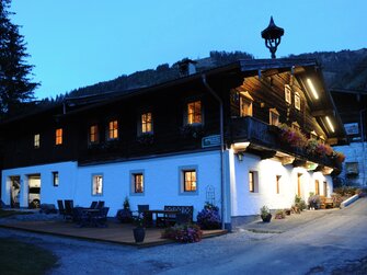 ganze Ansicht vom Bauernhaus Steinbachhof Loitfellner in Salzburg | © Urlaub am Bauernhof / Ingrid Loitfellner