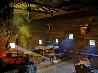 Die Rauchstube bei Taxbauernhof aus Bischofshofen im Salzburger Freilichtmuseum | © Salzburger Freilichtmuseum 