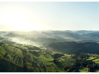 Blick über das Mostviertel im Gegenlicht | © Urlaub am Bauernhof Österreich / Walter Mussil