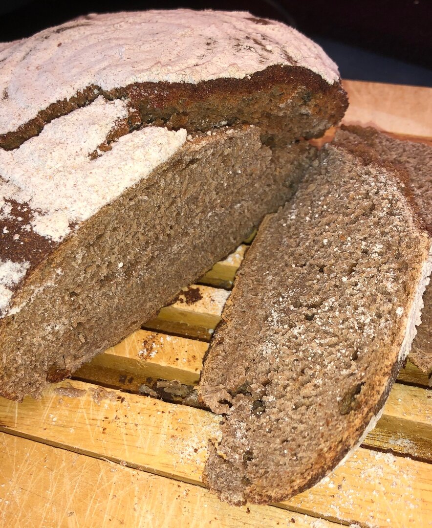 Sauerteigbrot frisch und aufgeschnitten | © Bettina Schmidt / Urlaub am Bauernhof