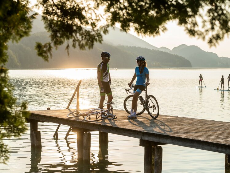 Rennradfahrer am Steg im SalzburgerLand | © Salzburger Land Tourismus / Markus Greber