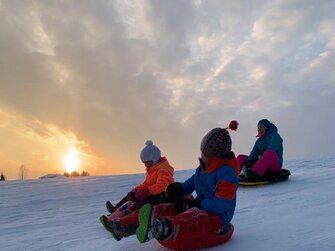 Kinder Bobfahren, Winter, Salzburger Land | © Urlaub am Bauernhof Salzburger Land / Johannes Handlechner