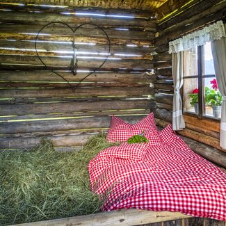 Schlafen im Heu am Pointleitnhof in St. Veit im Pongau | © Urlaub am Bauernhof im SalzburgerLand / Bernd Suppan