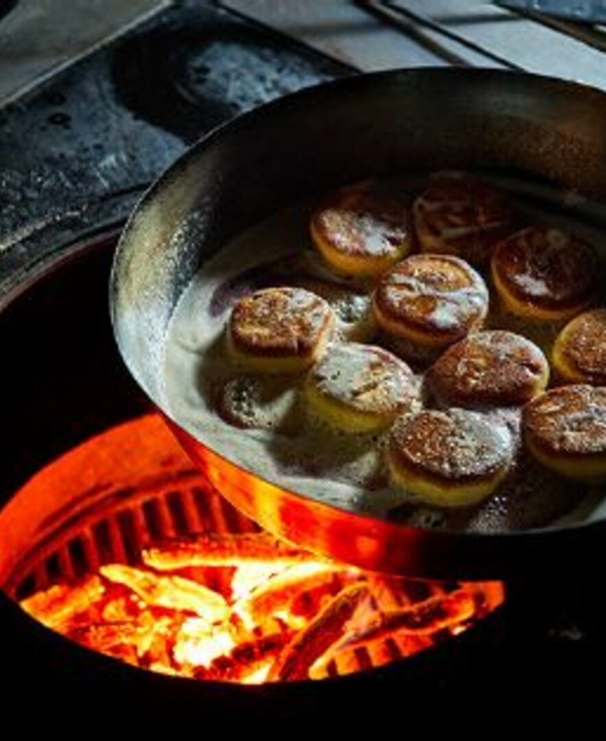 Rauchnudeln werden mit Butterschmalz gebacken, Schwaigerlehen, SalzburgerLand | © Schwaigerlehen / Schwaigerlehen / Vivi D’Angelo