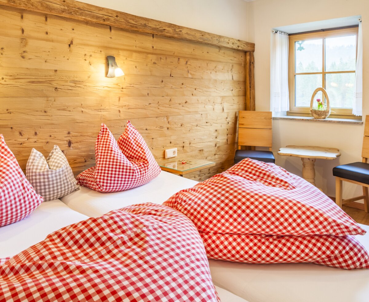 Schlafzimmer am Wohlfühlbauernhof Bambichlgut | © Urlaub am Bauernhof im SalzburgerLand / Bernd Suppan