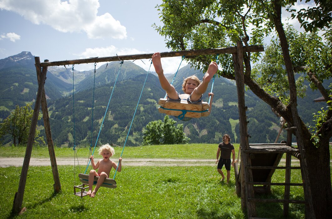 Schaukelspaß | © Urlaub am Bauernhof Tirol