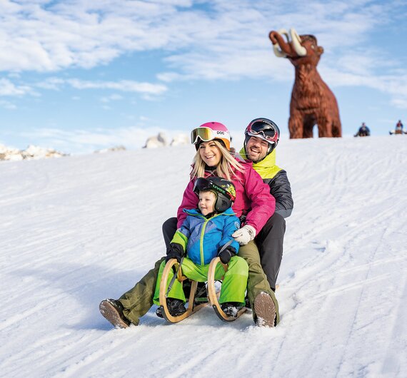 Rodeln mit der Familie | © Urlaub am Bauernhof - TVB Tannheimer Tal/ Willi Roth