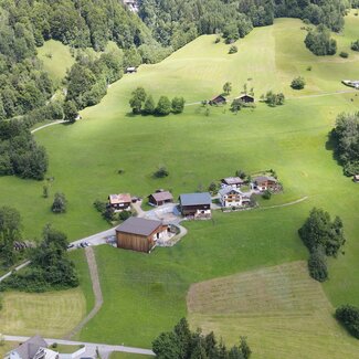 Das Hofgelände mit allen Gebäuden von oben | © Urlaub am Bauernhof | Daniel Gollner 