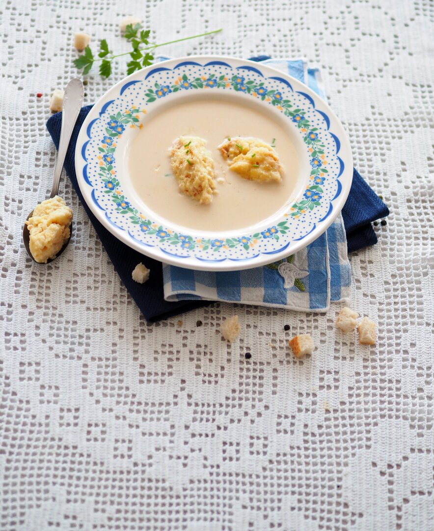 Montafoner Sura Kees Rahmsuppe mit Grießnockerl | © Urlaub am Bauernhof Vorarlberg