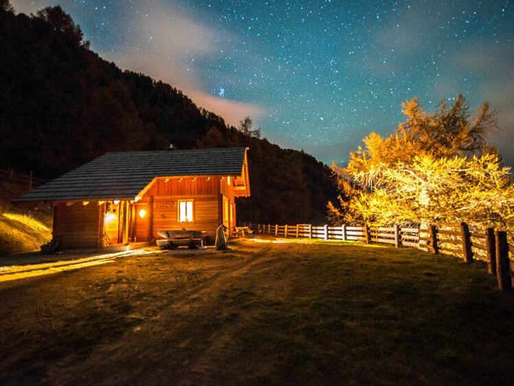 Hütte im Abendlicht | © Goldgräberhütte