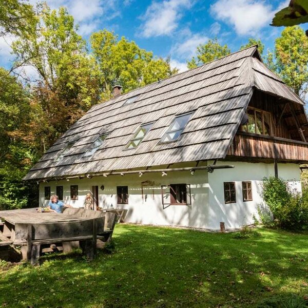 Raunighof mit Sitzplatz im Garten